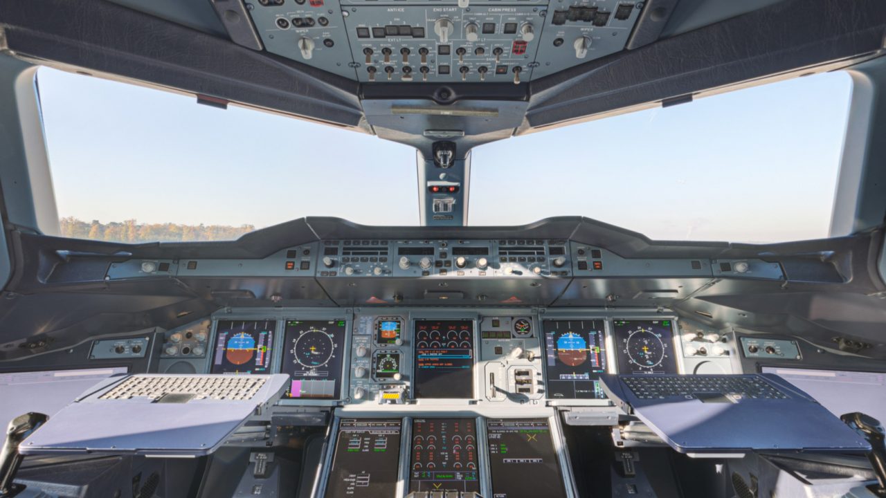 a380_cockpit_360-1694x953
