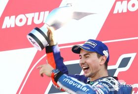 Лоренсо се сбогува с Yamaha, спечелвайки последния кръг в MotoGP