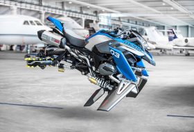 BMW и LEGO направиха летящ мотоциклет