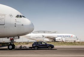 Дизеловия Cayenne S дърпа Airbus A380!